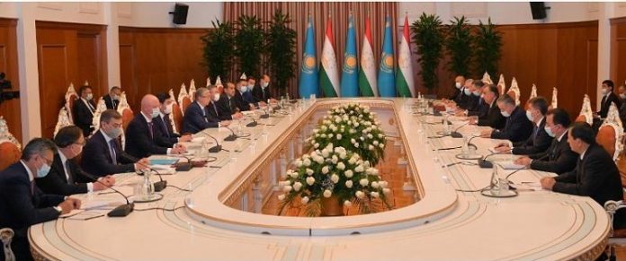 Kazakh President holds talks in Dushanbe with Tajik counterpart