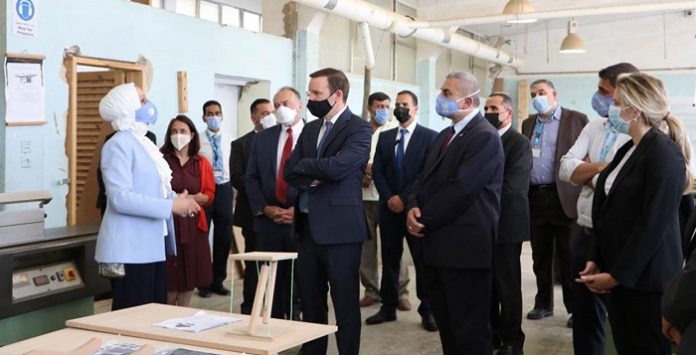 US Senator Murphy pays landmark visit to UNRWA training center in Jordan
