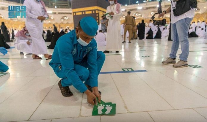Saudi Arabia begins removing social distancing stickers from Makkah Grand Mosque