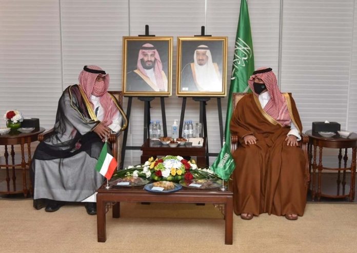 Kuwait interior minister reviews security coordination with Saudi, Omani counterparts